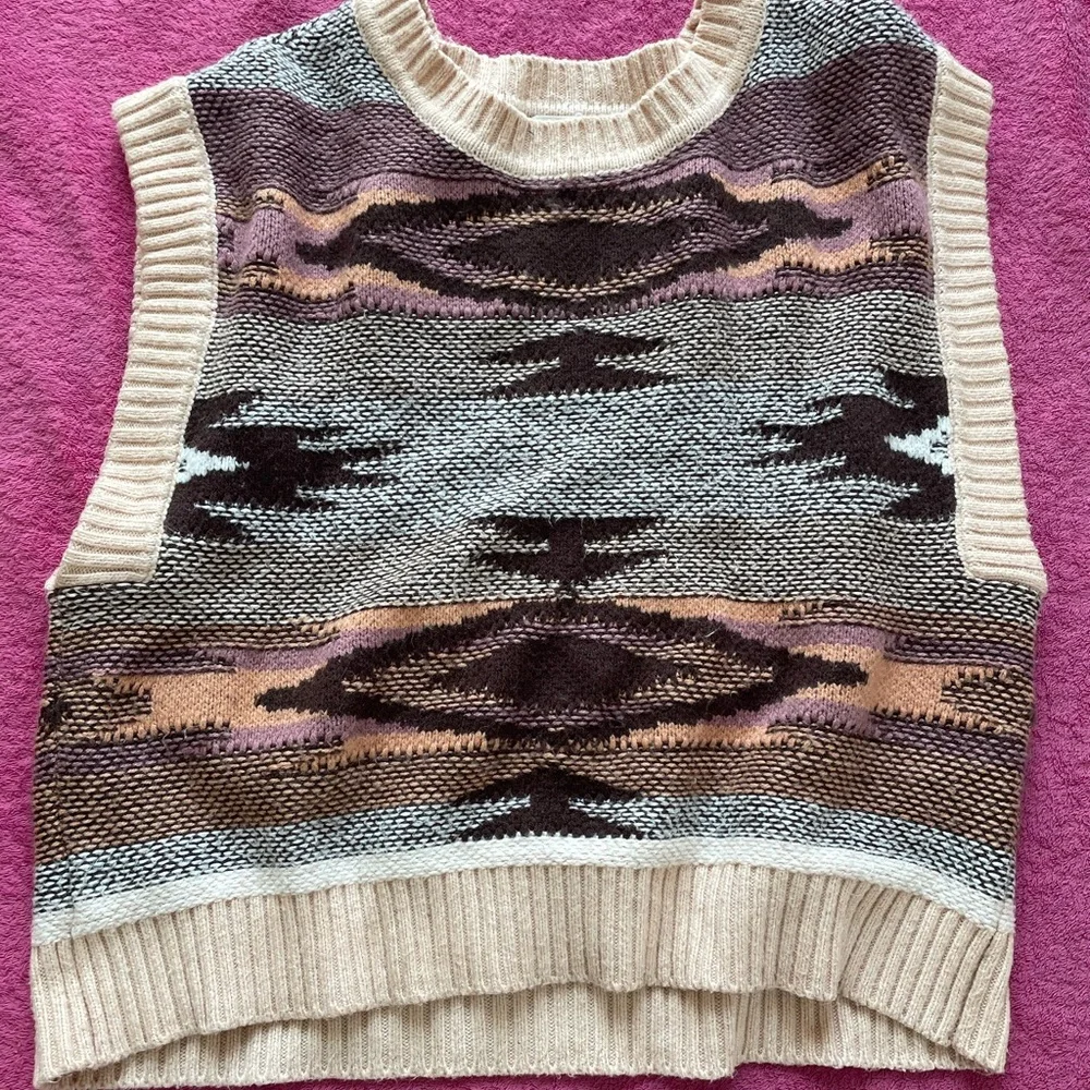 Aztec sweater vest, for the summer or winter! ☀️ - Picture 2 of 2